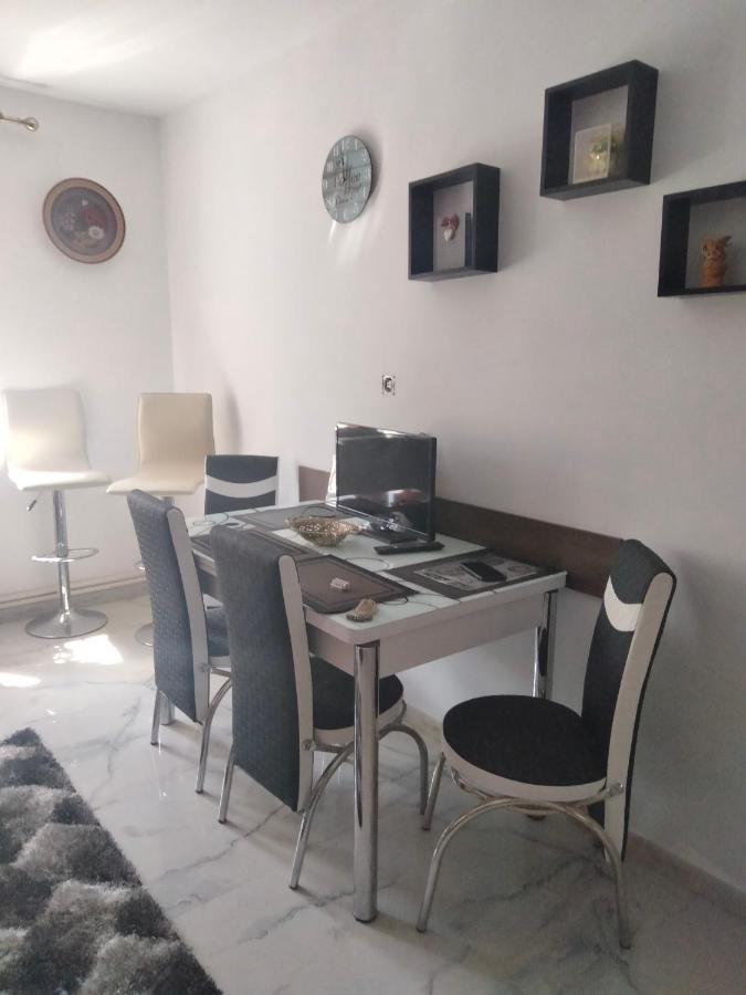 Apartament Geo เนโฮลู ภายนอก รูปภาพ